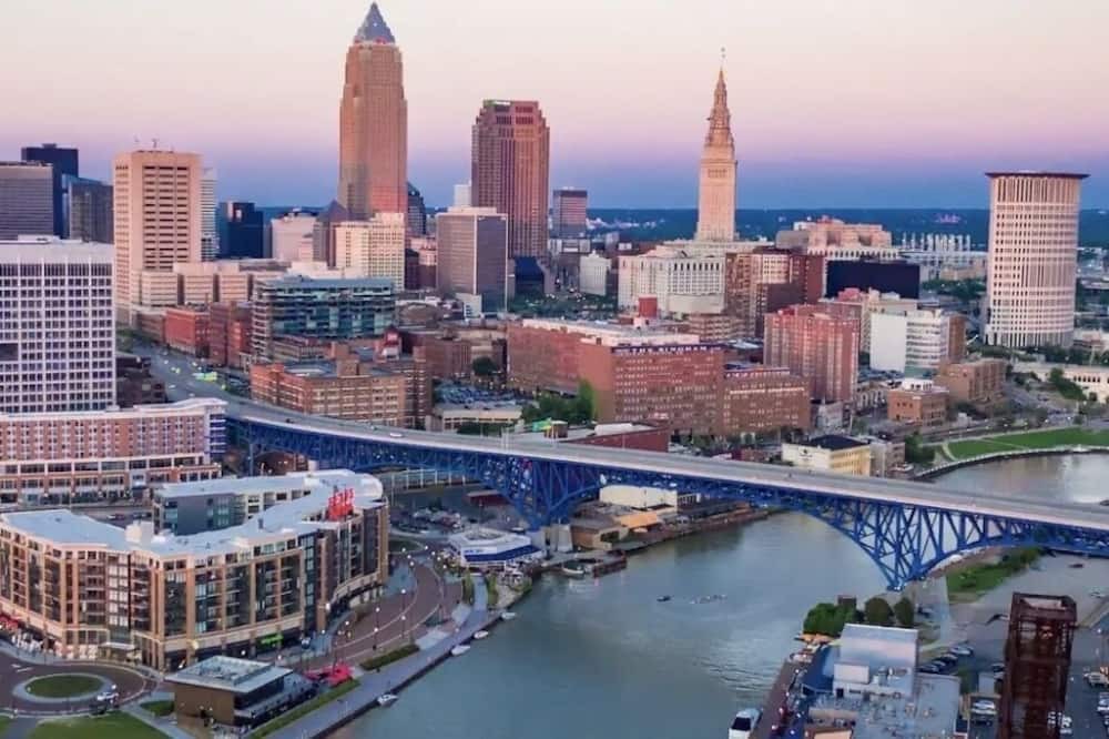 Asiatown Apartment | COZY & Best Lakeview for any experience by Brown's Stadium & RnR Hall Fame!