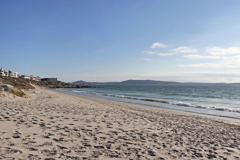 Calypso Beach House | Blue Lagoon 2 - Two Bedroom House, Sleeps 4
