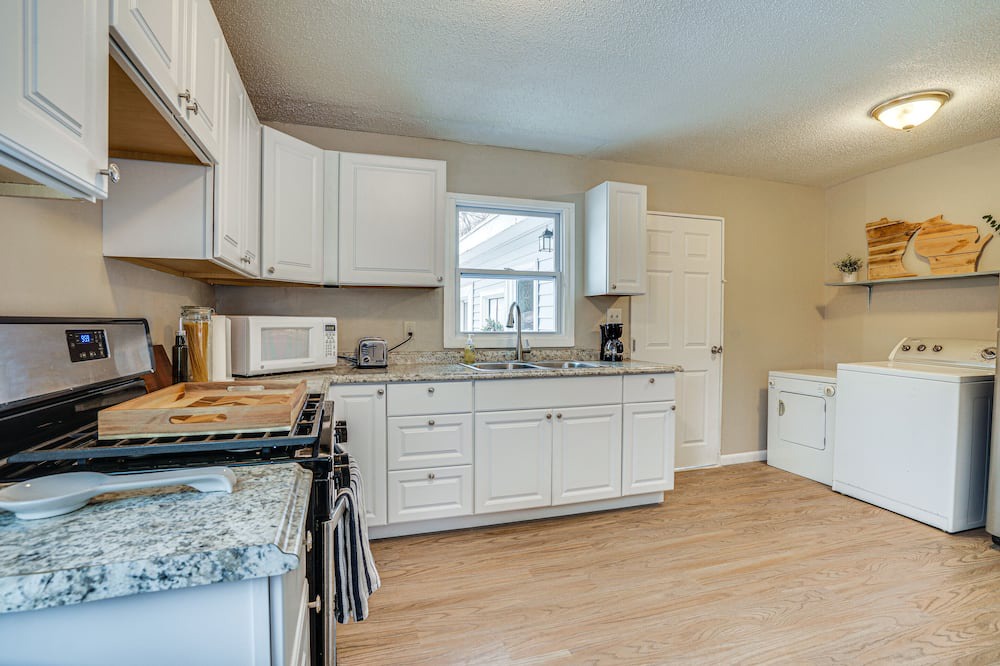 Lakeland House | Charming Lakeland Home: Steps to St Croix River!