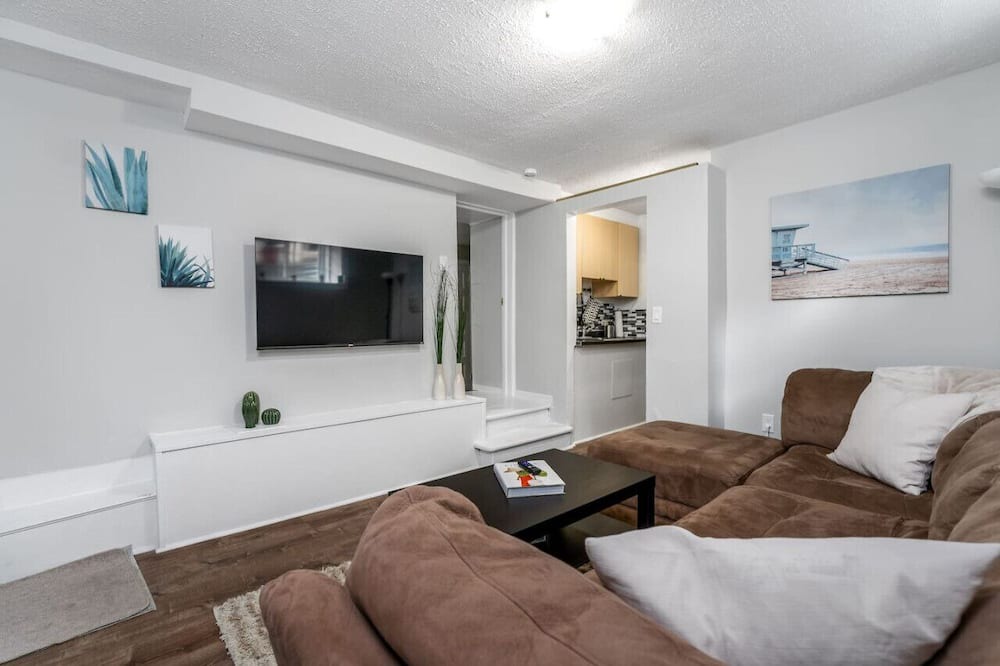 Centretown West Apartment | Cozy 1-bedroom in Central Ottawa