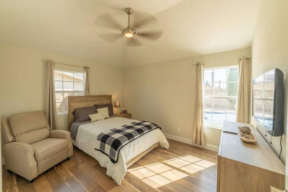 Sunrise Acres House | Northeast Spacious Home. Warmth, Cheer & Joy Await