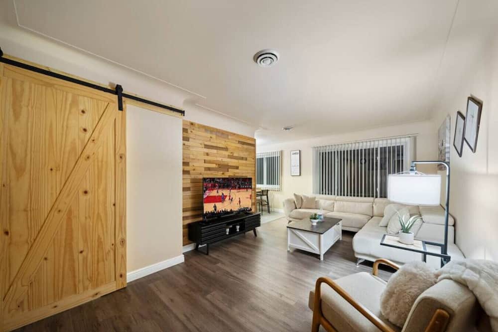 Shelby Township Apartment | Modern Cozy 1 Bedroom Apartment in Shelby Township