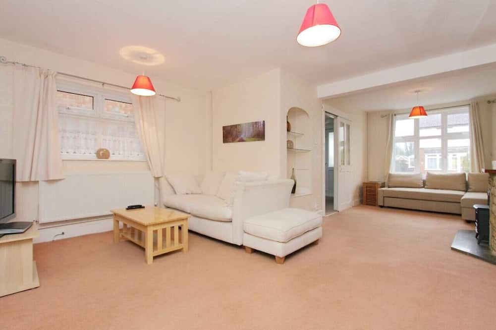 Andover House | Large cosy house ideal for corporate lets