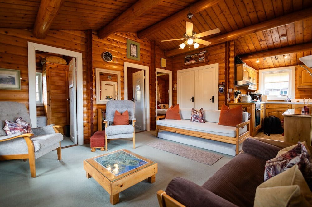 Ffestiniog Cabin | Spacious 3 Bed Log Cabin in Snowdonia Mountains