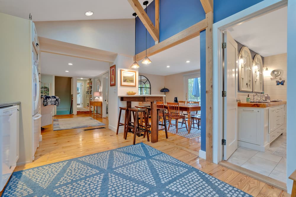 Kennebunkport House | Kennebunkport Tranquility. Bike ride to beach, minutes drive to Dock Square.