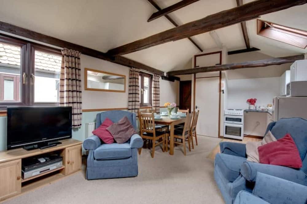 Colchester Cottage | 3 Bedroom Cottage - Shared Pool