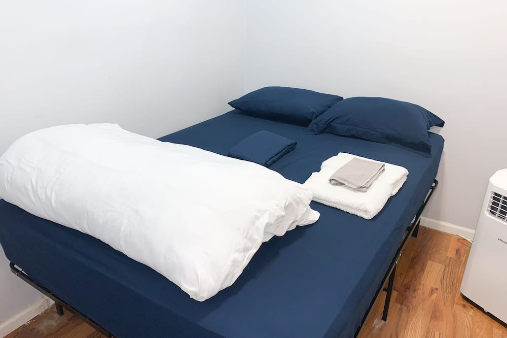 Ocean Hill House | Unique Cozy Footsteps away from Subway.