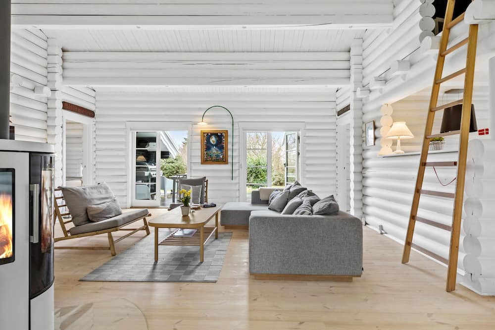 Dronningmolle House | Relax in this beautiful log cabin near the beach.
