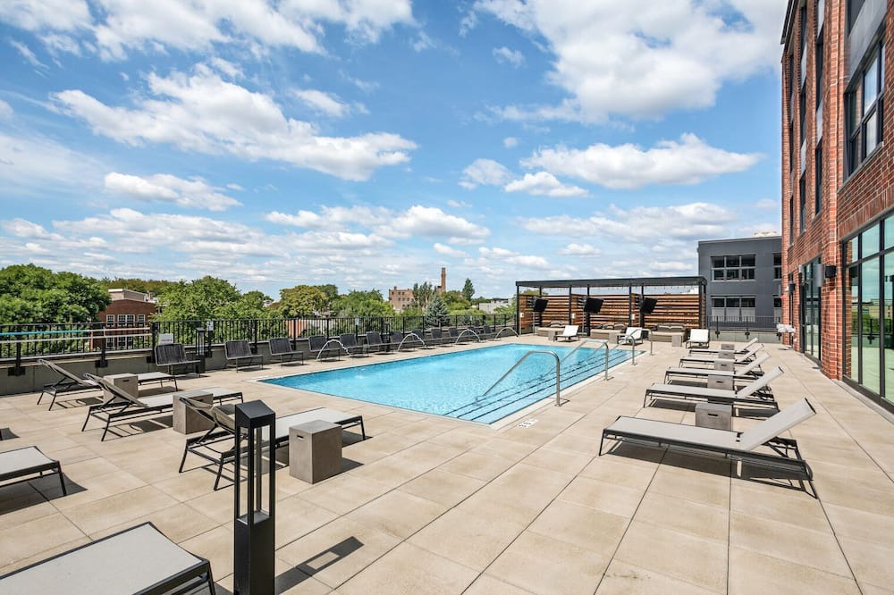 Logan Square Apartment | Amazing Logan Square 1BR w/ Pool, Lounge & Gym nr L, by Blueground