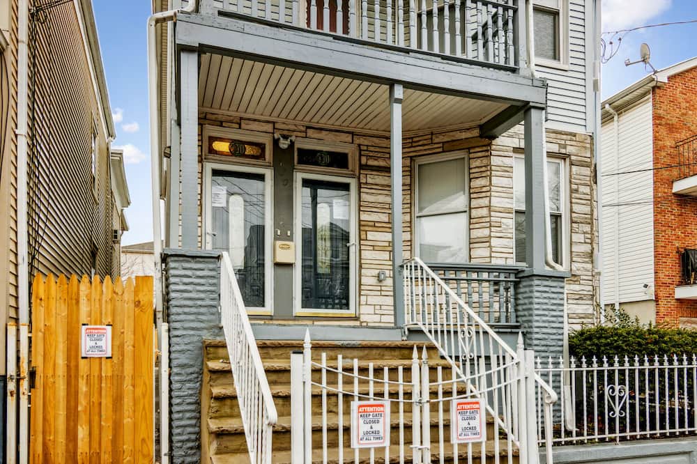 Elizabeth Apartment | Comfortable and Unique 1BED Apt in Elizabeth / Perfect location / 30min to NYC