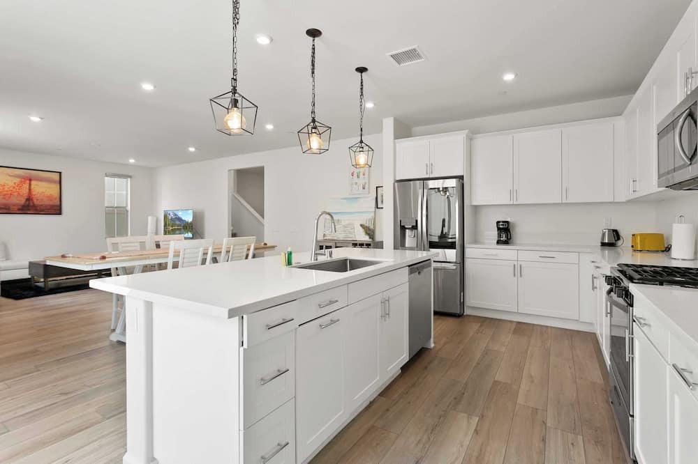 Rialto House | The Castle on Pinewood Ave #41514