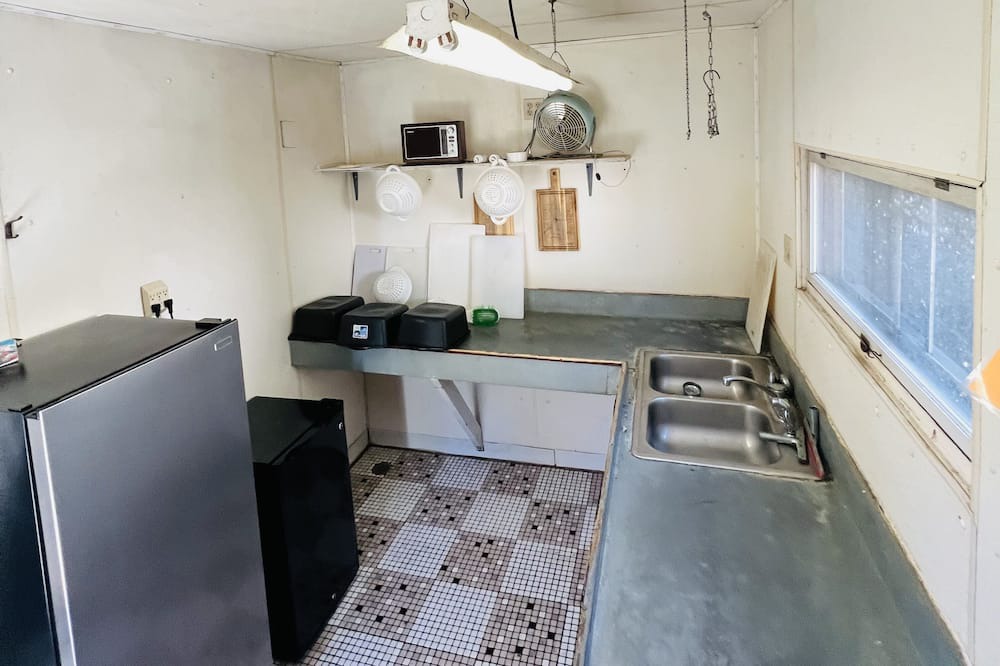 Onalaska House | Overlooking Lake Onalaska -- 3 full beds + bath in nostalgic motel