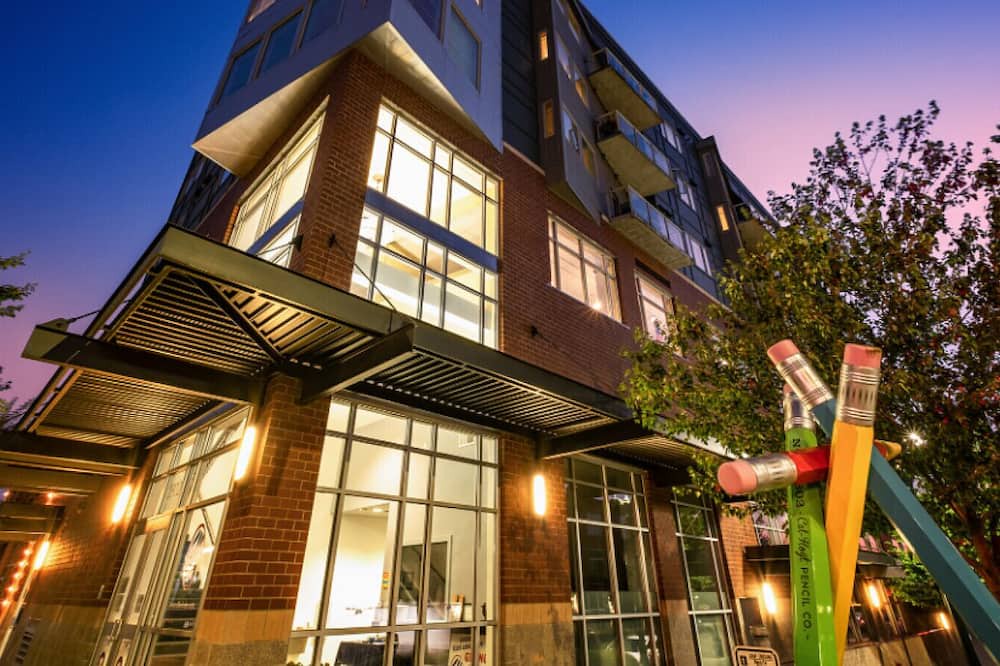 Everett Apartment | Landing at Library Place Apartments - Studio in Bayside