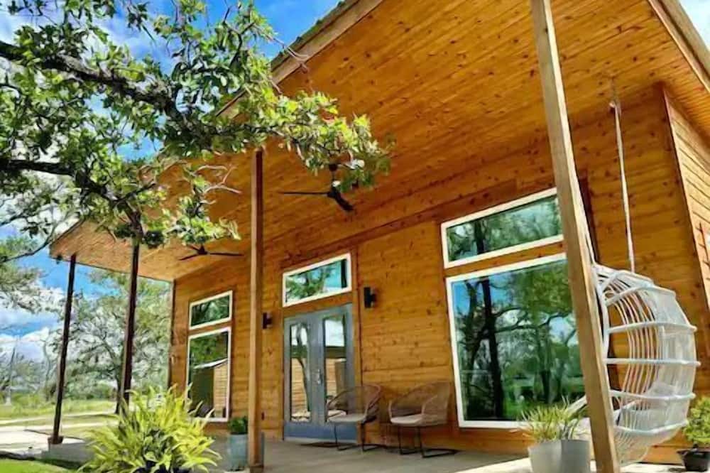 Stonewall House | Casa Serena on 26 Acres with Firepit