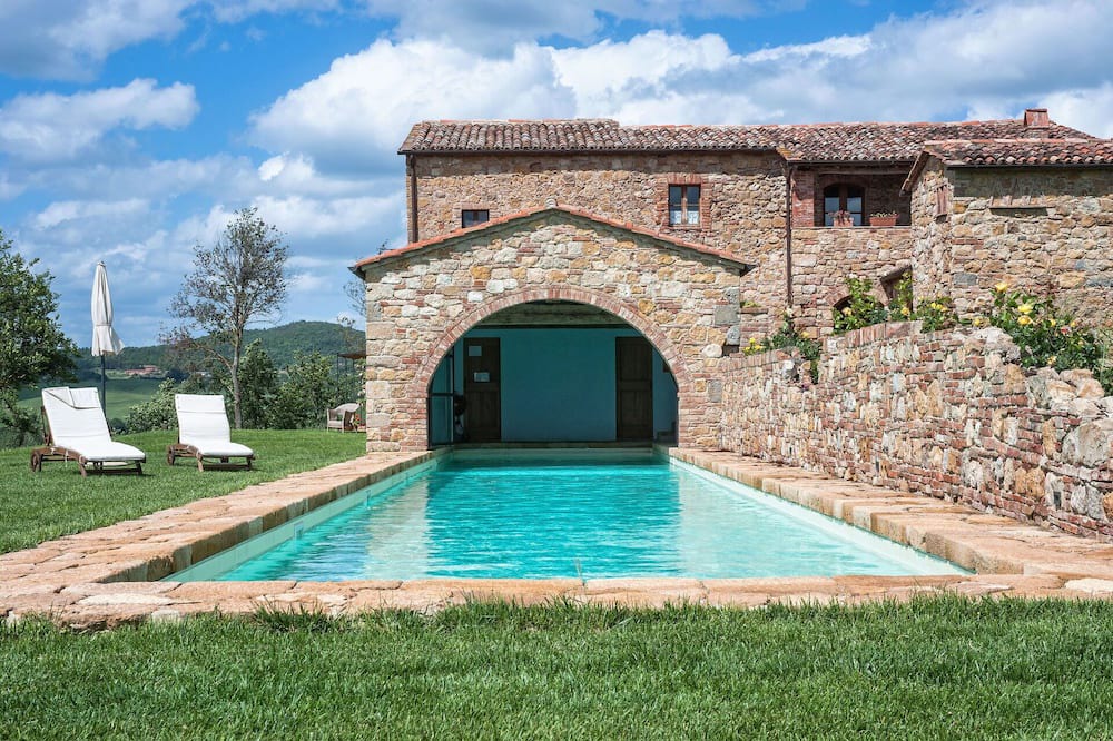San Quirico d'Orcia Villa | Villa in San Quirico D'orcia with 8 bedrooms sleeps 14