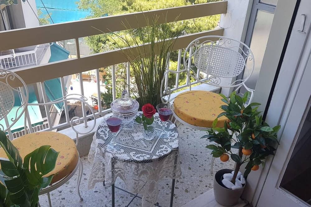 Filopappou Apartment | Comfy & Sunny flat w/h balcony@center up to 8ppl