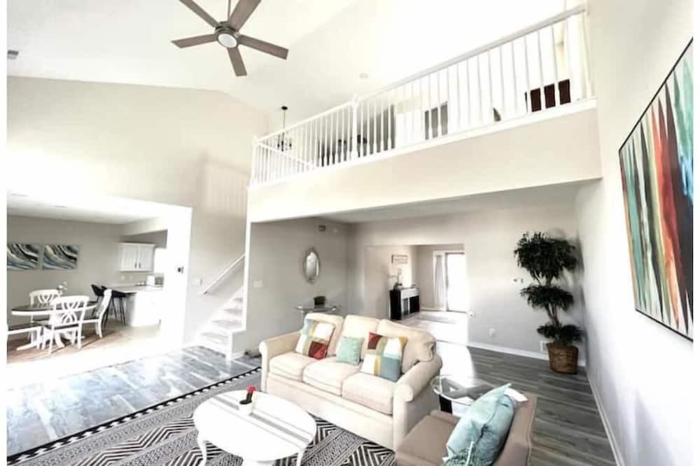 Fishers House | Beautiful Full furnished 3 BD Home in Fishers with EV charger.