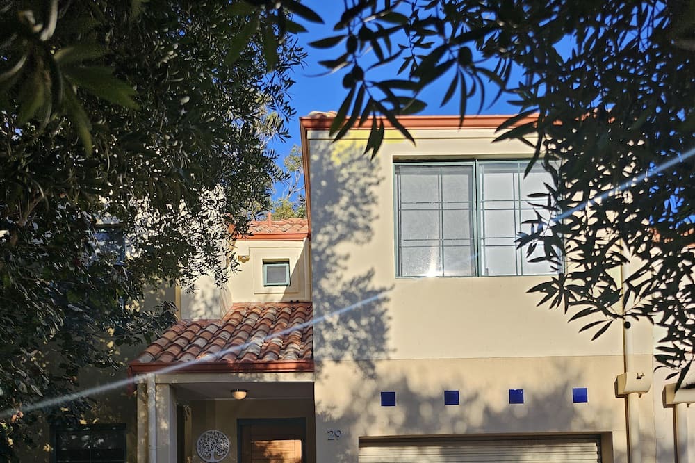 Connolly House | Golfers Getaway. Newly renovated home backing right on to the golf course.