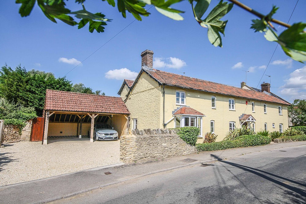 Old Sodbury Cottage | Charming 5-Bed Cottage in Old Sodbury Bristol