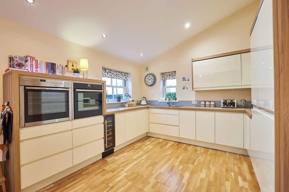 Sutton-in-Ashfield House | Host & Stay | The Willows