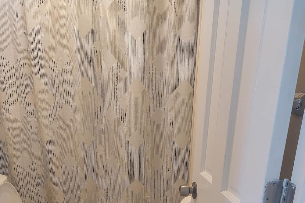 Southampton House | Charming 3-bedroom house in soothing Southampton Township with AC, WiFi