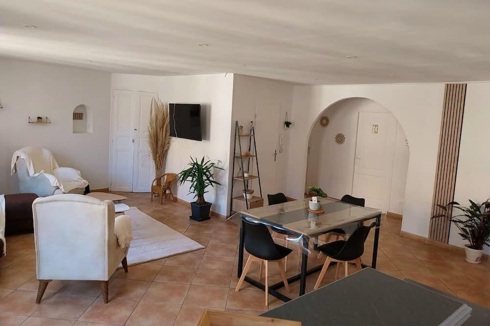 Coursan Apartment | Homerez - Nice appartement for 4 ppl. with balcony at Coursan