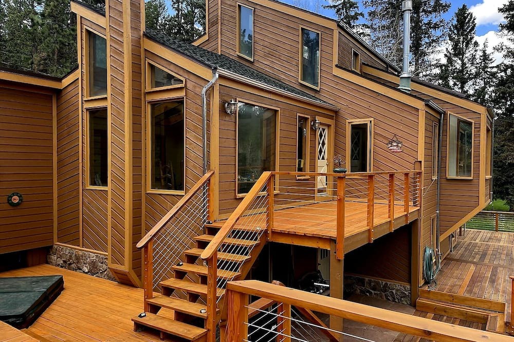 Pine Ski Chalet | Absynthe Chalet