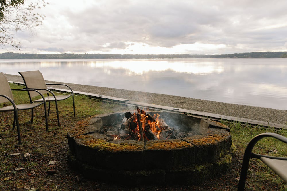 Anderson Island Cottage | The Cottage on Anderson Island- Waterfront stay with beach, views, and fire pit!