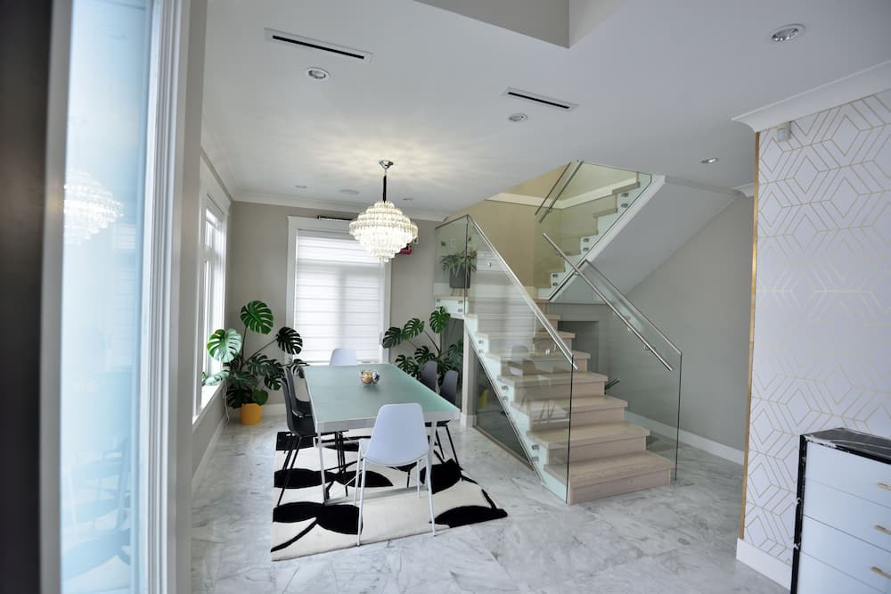 Burnaby House | Entire modern two story house in Burnaby