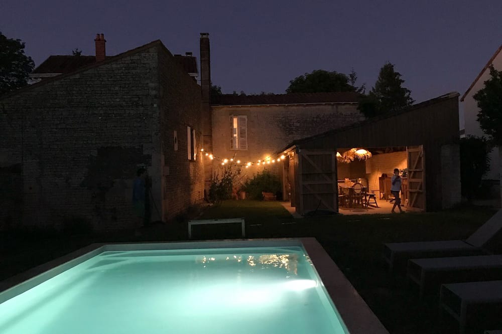 Echire House | Maison de Maître Familiale Avec Piscine Chauffée et Grand Jardin Marais Poitevin