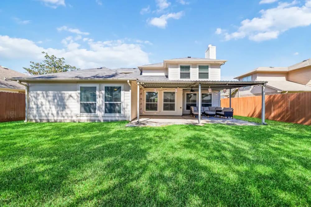 Katy House | Charming 4-bedroom house with WiFi and AC in Katy