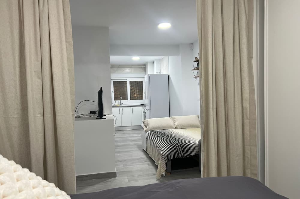 El Pilar Apartment | Spacious Madrid Haven:Explore the Best of the City from Your Stylish RetreatTen!