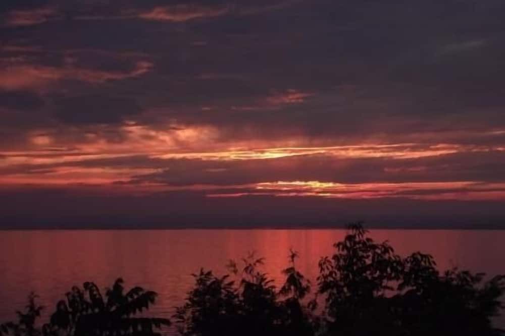 Port Albert Cottage | Goderich area three bedroom cottage in Port Albert