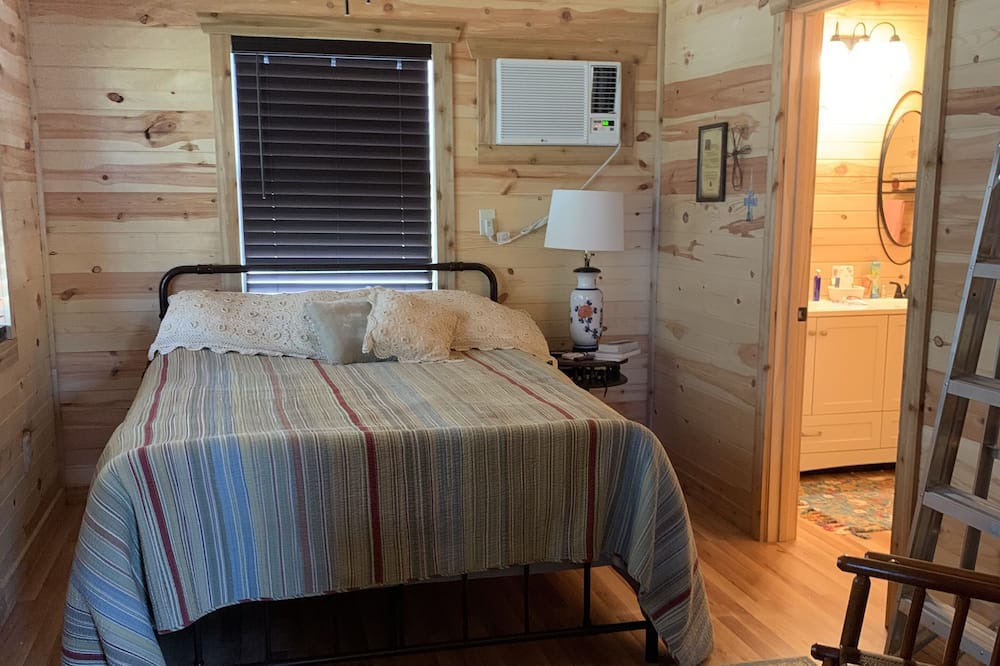 Edgewater Beach Cabin | Prime Total Eclipse viewing. Over three minutes of totality on April 8, 2024.