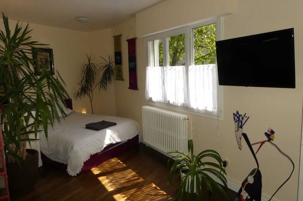 Bourges Apartment | Homerez - Beautiful studio for 4 ppl. at Bourges