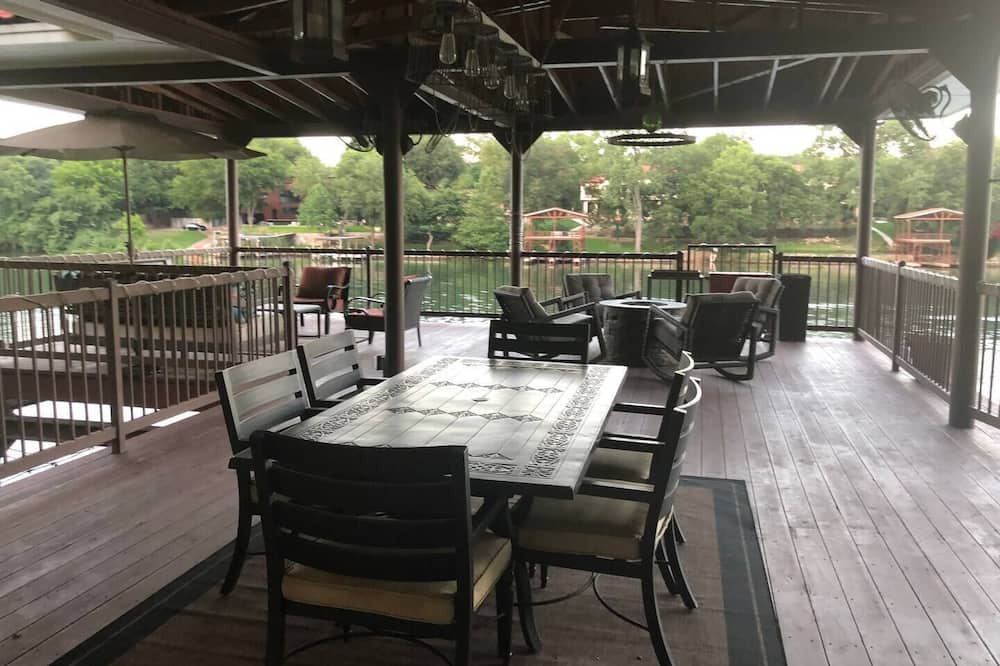 Apache Shores Boat Rental | Private Lake Austin dock and surf boat for the day