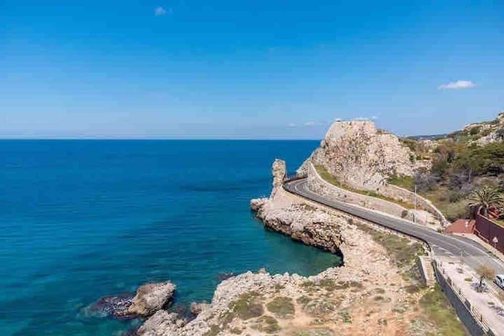 Lido Conchiglie Apartment | Beachfront apartment. CIS LE07507091000036215