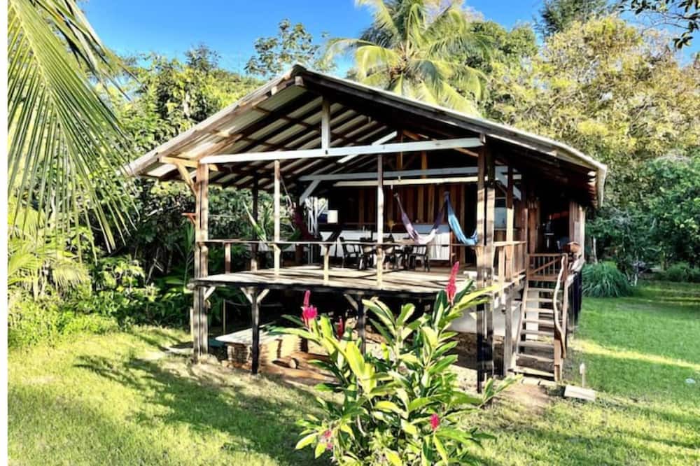 Nuqui House | Maison Familiale vue sur mer Proche de Termales
