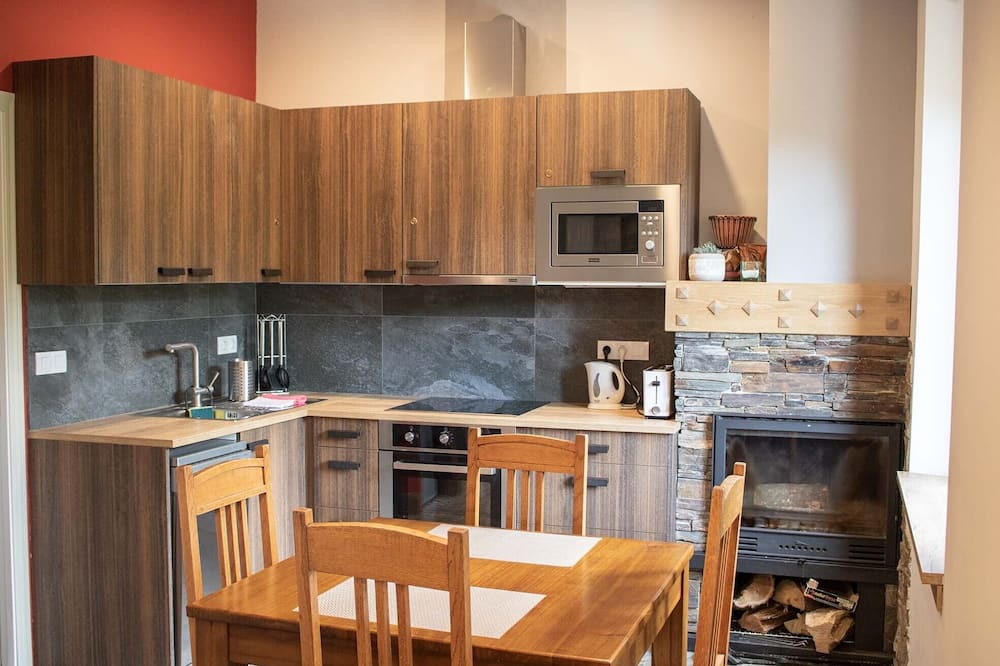 Ribes De Freser Apartment | Apartamento tipo loft en una casa de estilo Modernista en el bosque.n
