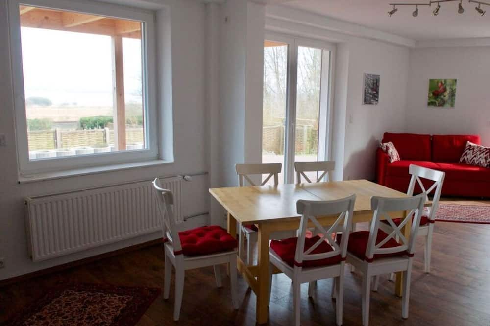Preetz Apartment | Holiday apartment from Velasco EC