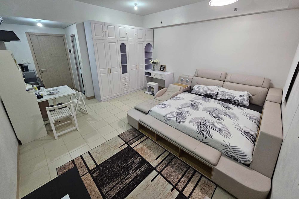 Marilao Condo | 5 minutes to SM Marilao! Family-size condo with Smart Tv for Netflix.
