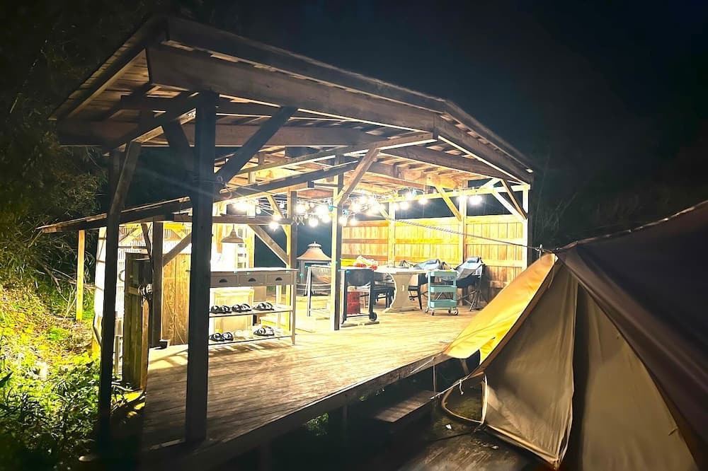 Otaki RV Rental | Poolside tent / Isumi County Chiba