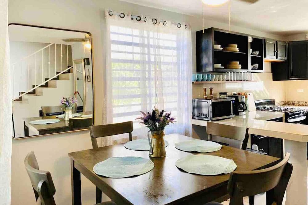 Reynosa House | Exclusive Place / 10PX / 8 Beds/ Wi-Fi / Parking
