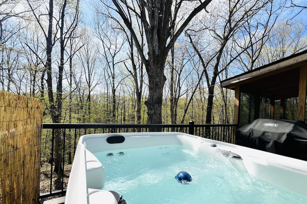 Bloomington Cabin | Cozy cabin on wooded 5 acres, close to downtown and amenities. Now with hot tub!