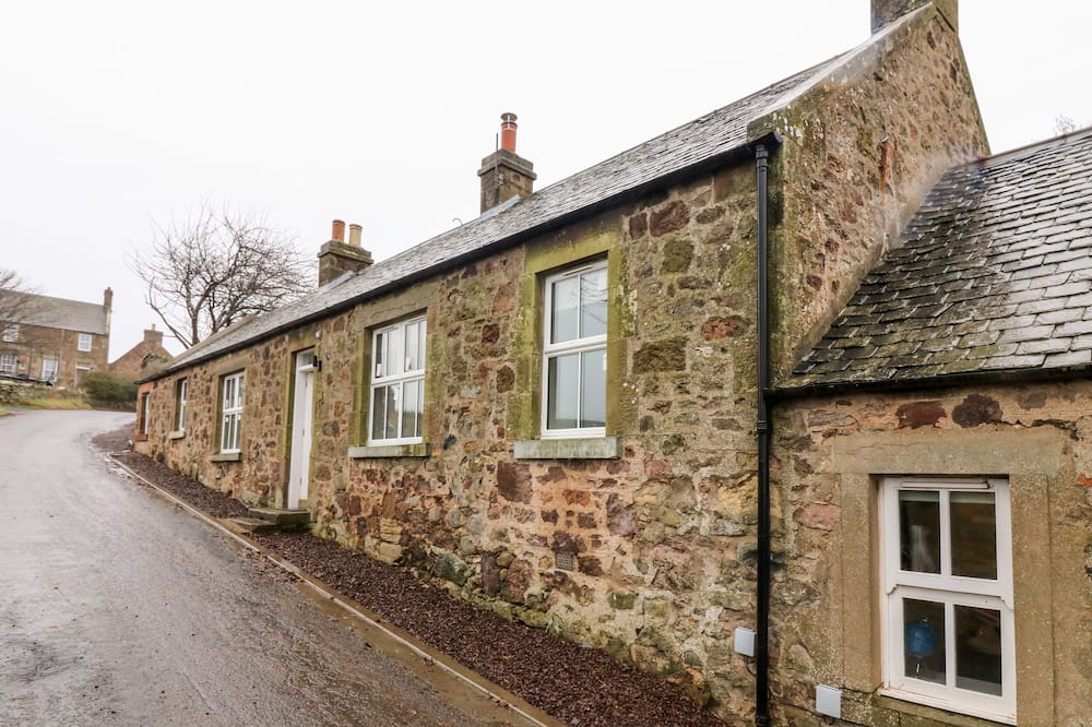 Haddington Cottage | 8 BARNEY MAINS COTTAGE, pet friendly, with open fire in Haddington
