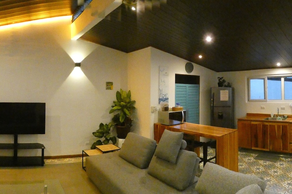 Turrialba Apartment | Lilu Café Apartment - Hot Breakfast Included