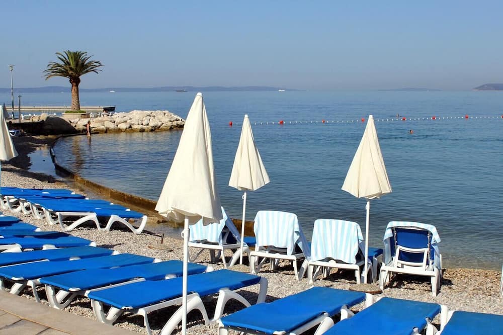 Stobrec Apartment | Two bedroom apartment with air-conditioning Stobreč, Split (A-21820-b)