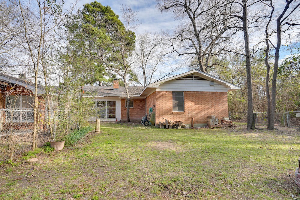 Shreveport House | Pet-Friendly Louisiana Abode Near Fishing & Hiking