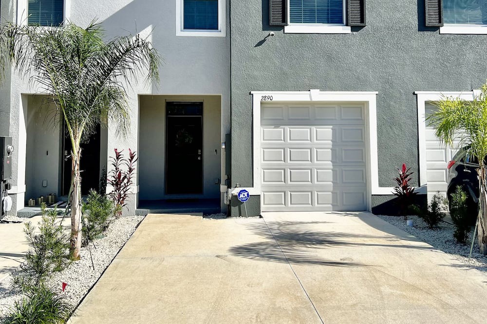 Zephyrhills House | Luxury single family townhouse with patio and pool. ; next to Premium Outlets