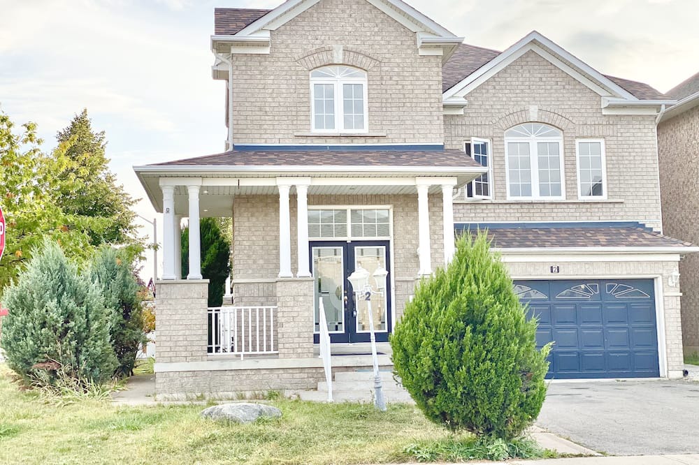 Brampton House | Modern furnished and fully stocked 4 bed, 3 bath house in central Brampton
